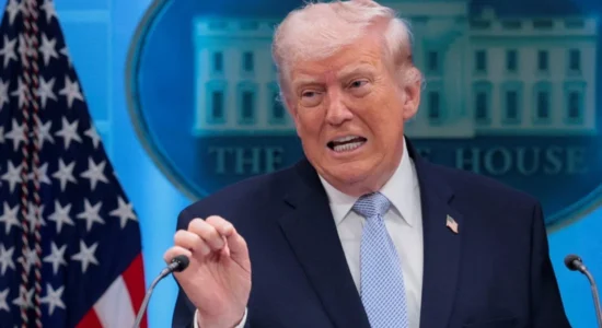 Trump: Irani “nuk ka karta” përveç Ngushticës së Hormuzit para negociatave