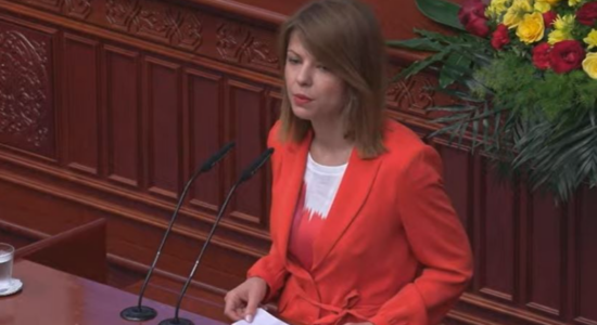 (VIDEO) LSDM dorëzoi propozim ligj për uljen e tvsh-së së derivateve nga 18 në 5 %