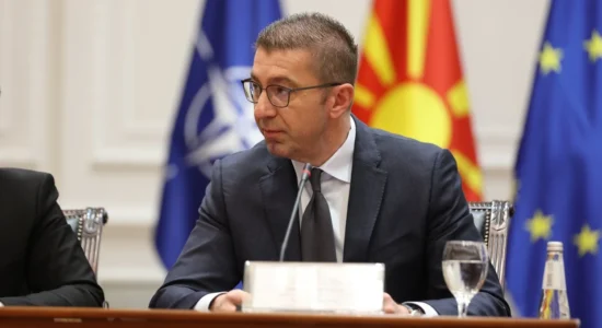 Mickoski: Pashkët na kujtojnë se pas çdo errësire vjen drita, të bashkuar ta ndërtojmë shtetin që e meritojmë