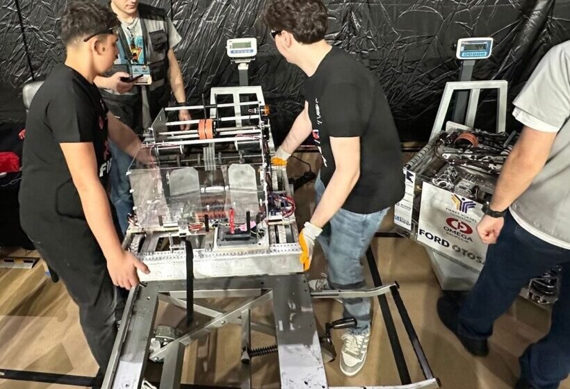  Nxënësit e “Cvetan Dimov” përfaqësojnë me sukses Shkupin në garën ndërkombëtare të robotikës në Turqi