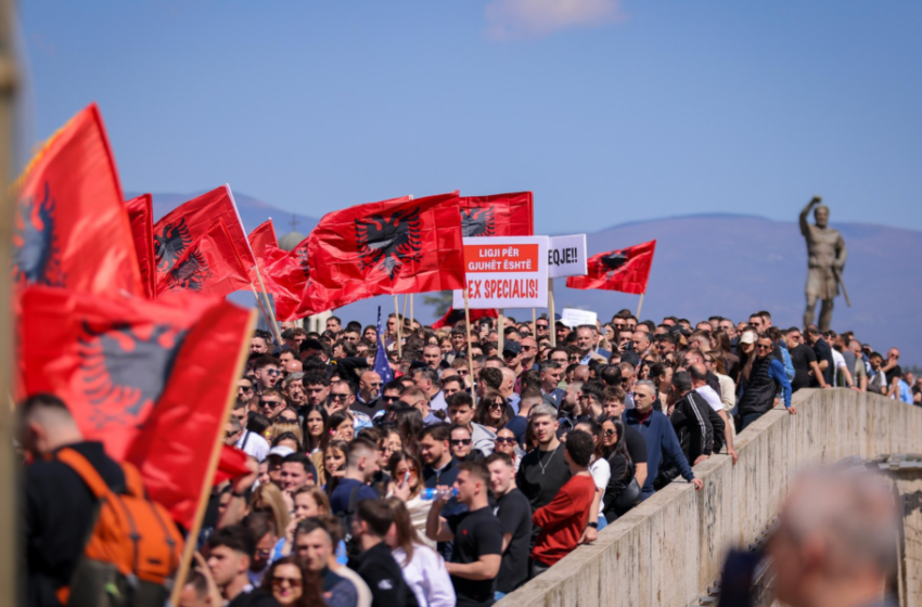  VOX Kosova: Kurti s’i mbështeti studentët shqiptarë në Maqedoni të Veriut sepse do “pasivitet të faktorit politik shqiptar”