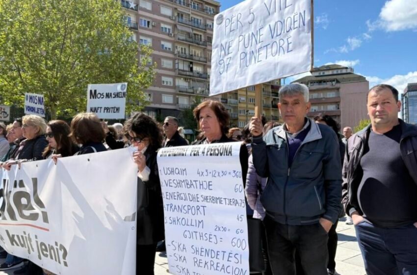  “Muaji s’po del me këtë pagë” – punëtorët e sektorit privat të zhgënjyer