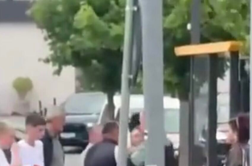  Incident në lagjen Marigona – nxënësi i shkollës ISP sulmon fizikisht shoferin e transportit, ndërhyn edhe një grua (Video)