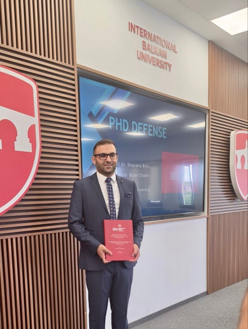 Shkupi bëhet me një doktor të ri të shkencave në fushën e Ekonomisë Ndërkombëtare   Bujar Çahilin