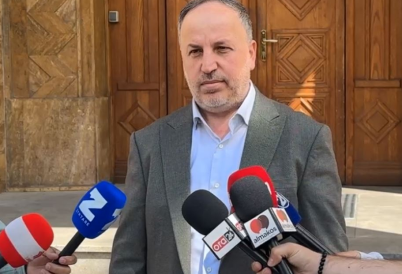  Azizi: Studentët do të japin provimin e jurisprudencës në gjuhën shqipe