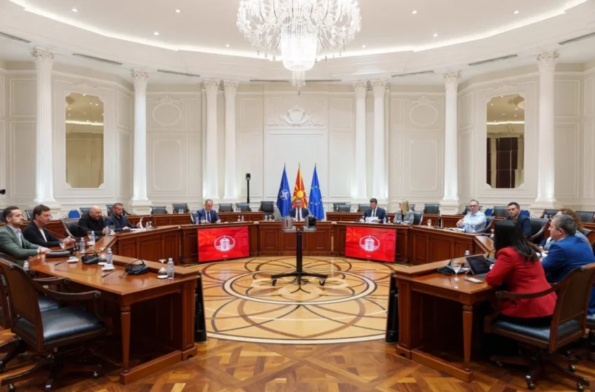  Propozim-ligji për pirjen e duhanit të martën në Qeveri