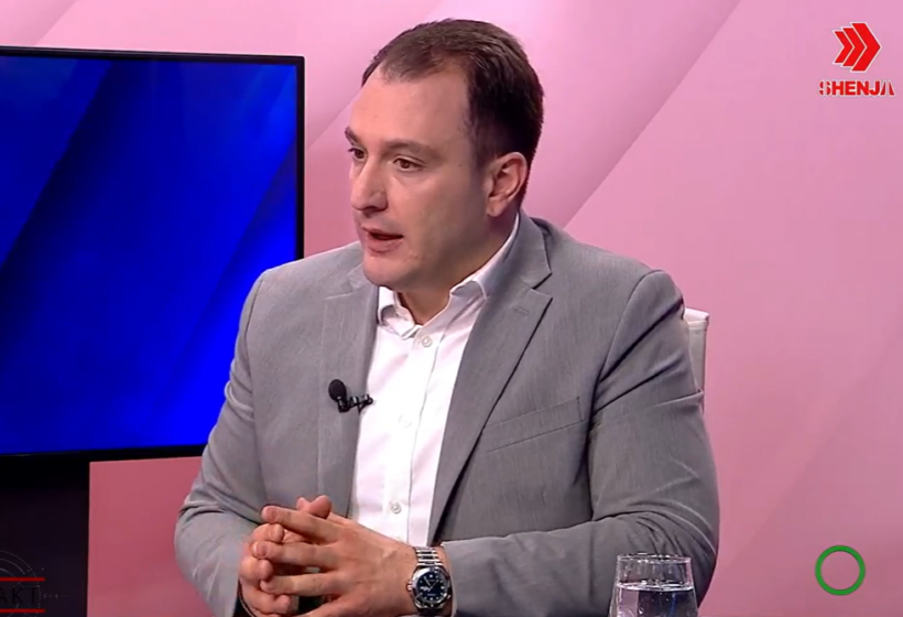  Andonovski: Po mendojmë të ndalojmë telefonat në shkollat fillore dhe të mesme