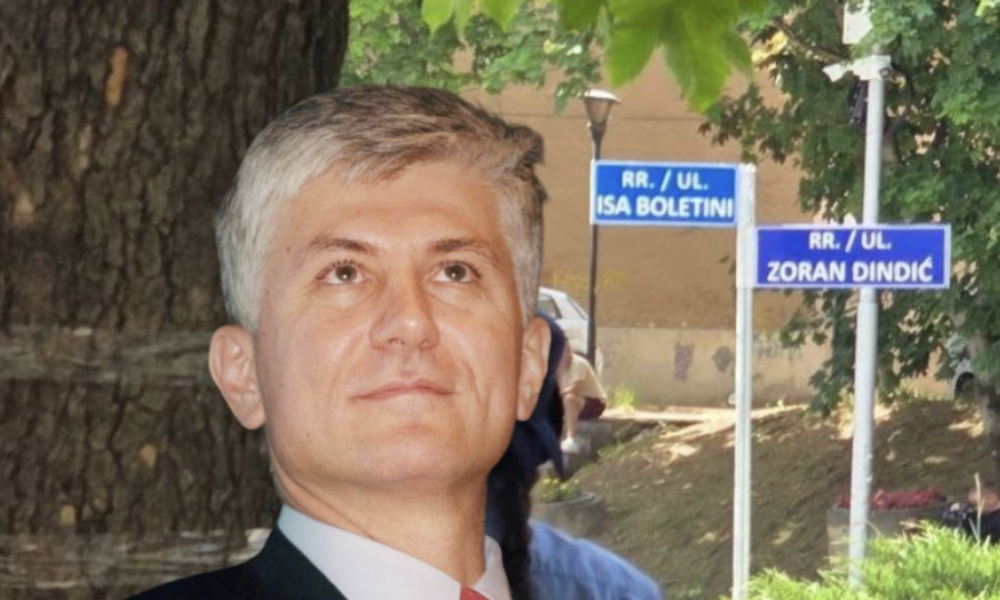 Vetëvendosja vendos tabelë rruge me emrin e ish kryeministrit të Serbisë Zoran Gjingjiq në Mitrovicë të Veriut