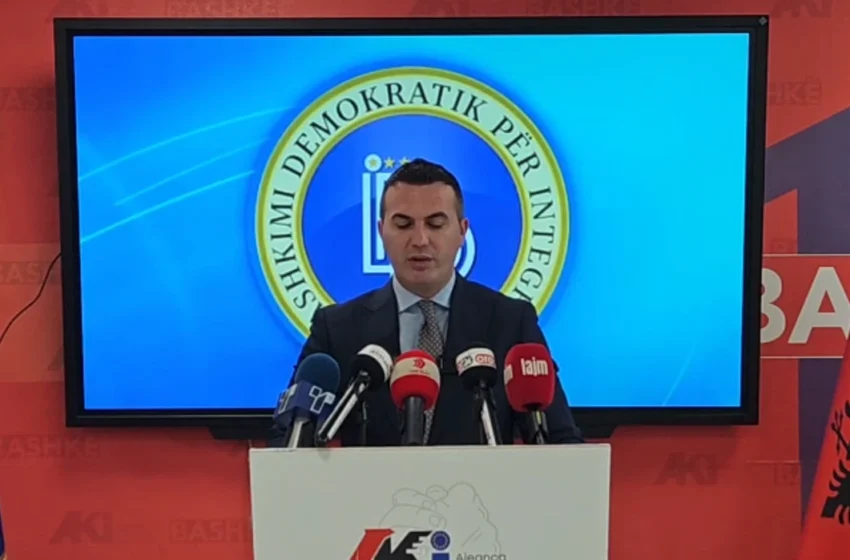  Gjykata Kushtetutese anulon vendimin për emërtimet e rrugëve në Tetovë, Arbër Ademi: Partia НИШТО po na kthen çdo ditë mbrapa!