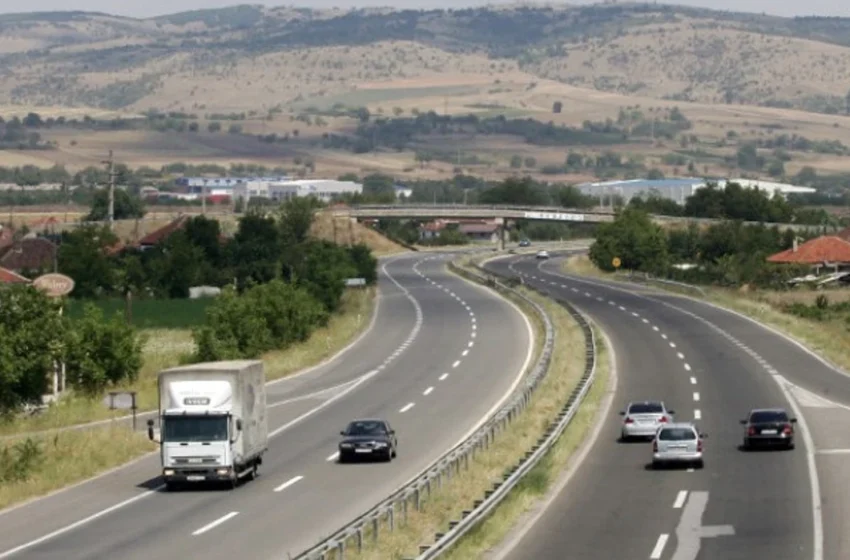  LAMM: Trafiku zhvillohet pa pengesa, nuk ka vonesa në pikat kufitare