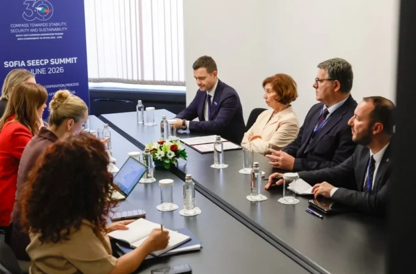  Siljanovska-Davkova: Vlerësojmë progresin e Kosovës dhe mbështesim dialogun Prishtinë-Beograd