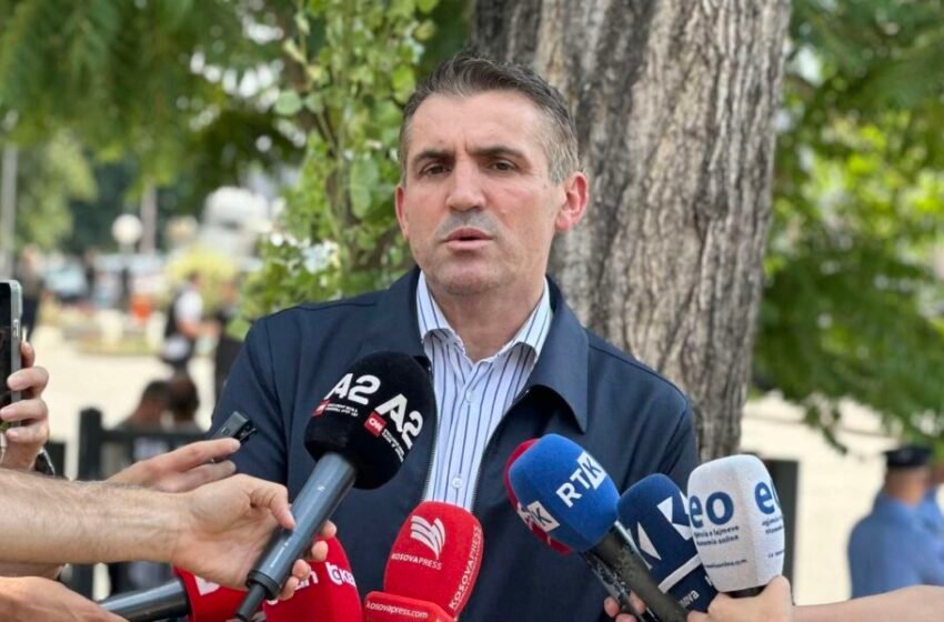  Zejnulla Gashi sot pranon detyrën e re nga u.d. i Kryeprokurorit të Shtetit, Agron Qalaj