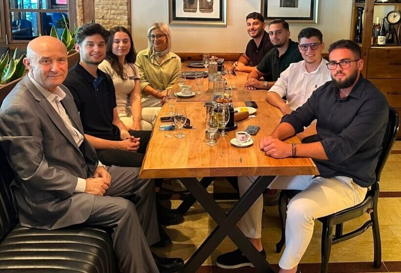  Organizata Shqiptaro-Amerikane për Maqedoninë takon përfaqësuesit e Lëvizjes Studentore në Tetovë