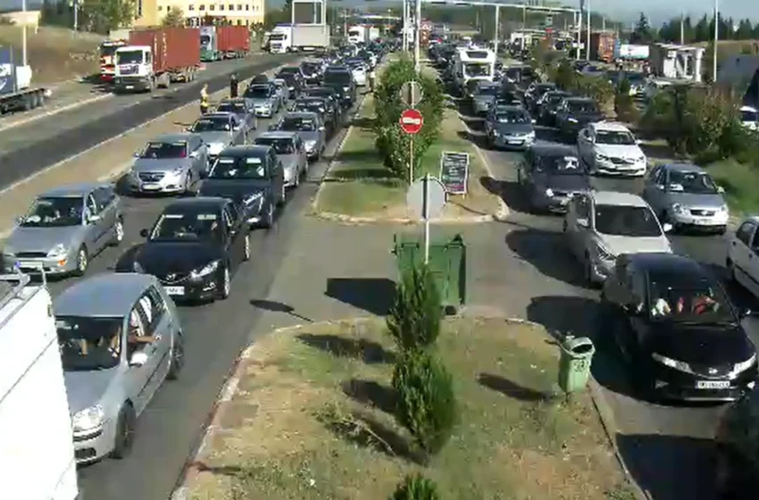  Doganierët grek sot në grevë, priten kolona në Bogorodicë dhe Dojran