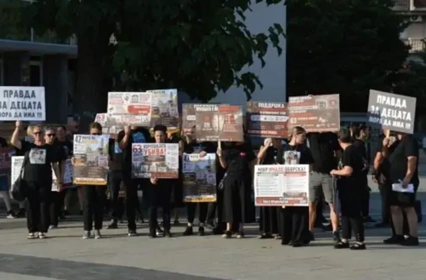  Sërish u protestua për viktimat e Koçanit, prindërit kërkuan përgjegjësi për lëshimet që çuan në tragjedi
