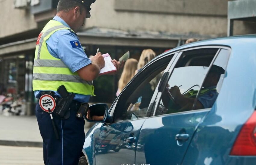  Nuk u pajtua me gjobën, e futi dorën në veturën e Policisë për t’ua marrë dokumentet në Vushtrri – 46-vjeçarit i hidhet sprej në sy