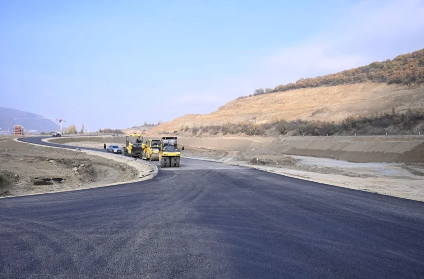  Lëvdata dhe akuza nga partitë për autostradën Shkup – Bllacë