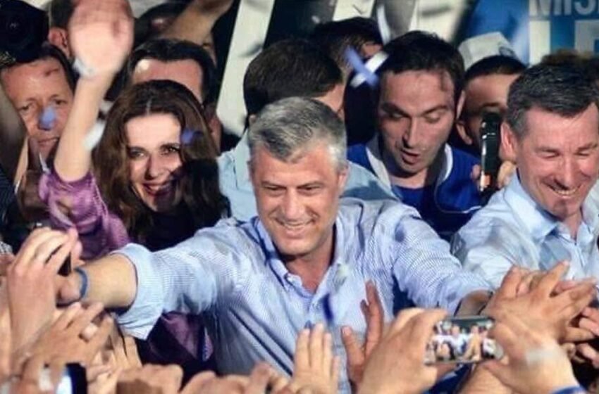  Në pritje të verdiktit të Hagës, Çitaku publikon fotografi të Thaçit mes mbështetësve: Edhe 26 ditë