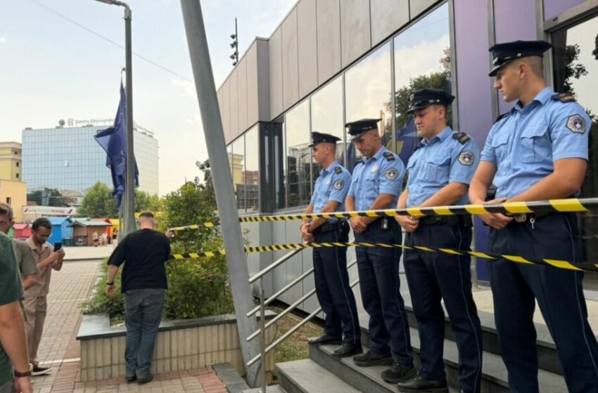  RDK e rrethon Qeverinë me shirit të rrezikshmërisë: Pushteti pengmarrës i deputetit Albin Kurti dhe LVV-së po e rrezikon demokracinë dhe shtetin