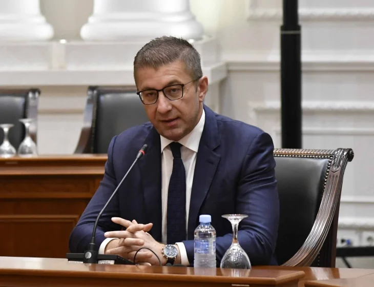  Mickoski: Tani për tani nuk ka kritere të reja për pranim në BE, deklarata e eurokomisares Kos nuk ka të bëjë me Maqedoninë  Mickoski
