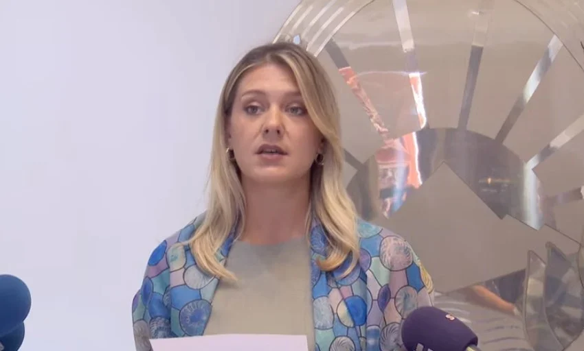  Miteva: Qeveria miratoi shportën shkollore, çmimet e materialeve shkollore ulen deri në 15 për qind