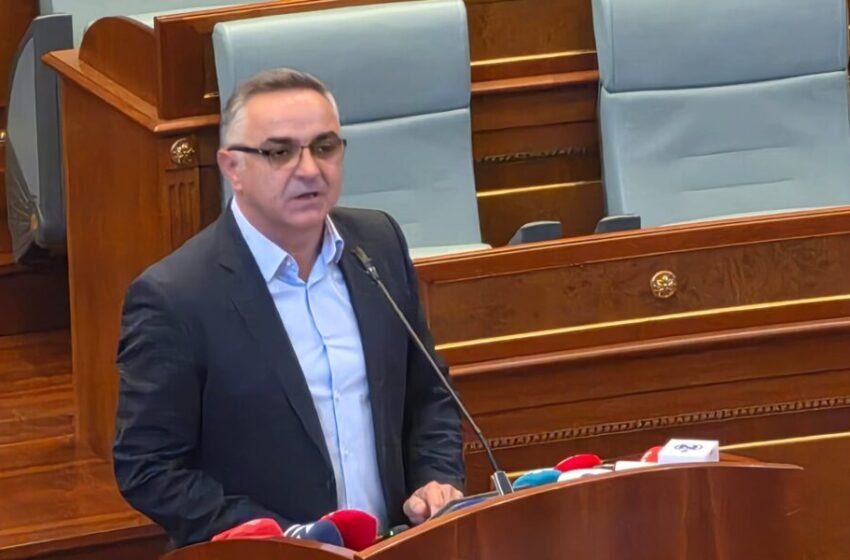  Tahiri: Mendojnë se do të lodhemi, por ne s’kemi punë tjetër veç të vijmë në sallën tonë!
