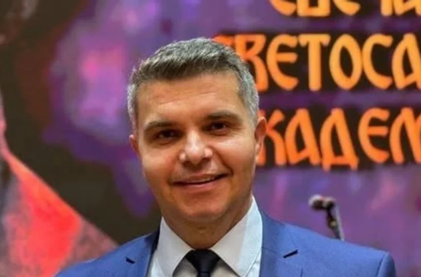 Kitanoviq kërkon falje për postimin me Mlladiqin: “Ndaj meje po bëhet linçim politik”