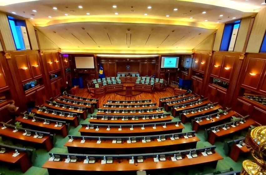  “Do të jemi në Kuvend çdo 48 orë” – PDK ‘barrikadon’ nesër parlamentin