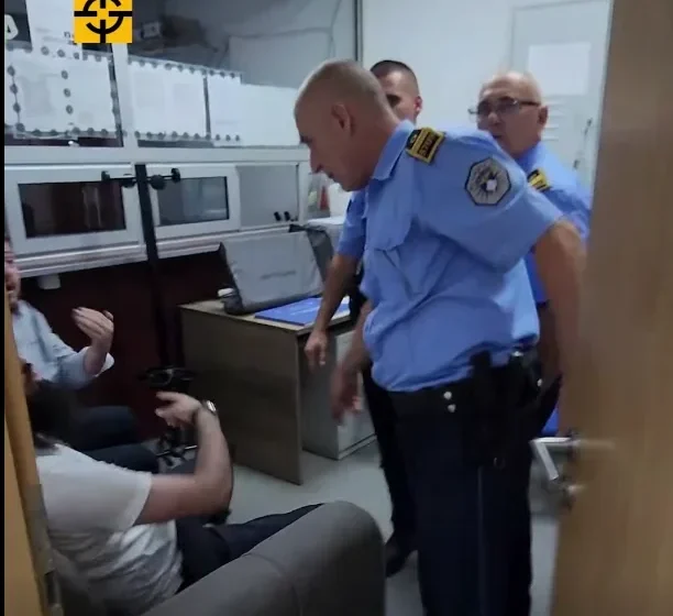  Ekipi i potalit “Shënjestër” denoncon dhunën policore ndaj gazetarëve të saj në Han të Elezit