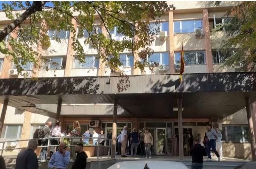  Protestë në Gjykatën e Kumanovës, 75 të punësuar kërkojnë dorëheqjen e kryetares Manev