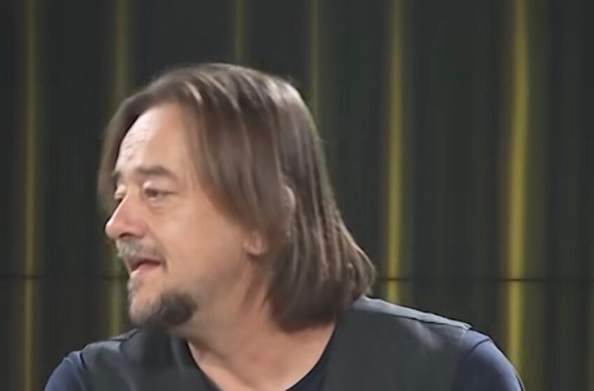  Aktori i njohur Adrian Aziri rrëfen kthesën e madhe në jetë dhe faljen e pesë vakteve të namazit