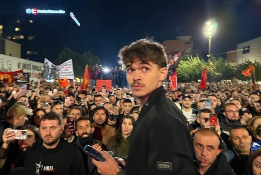  Nipi i Rexhep Selimit në protestë: Ne nuk trashëguam vetëm një shtet, trashëguam një amanet
