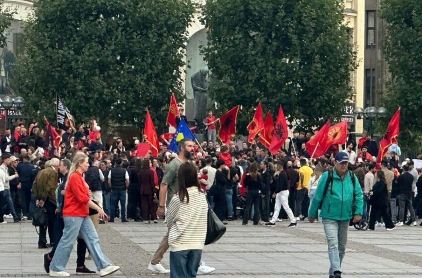  Dënimi i ish-krerëve të UÇK-së: Shqiptarët protestojnë në Hamburg