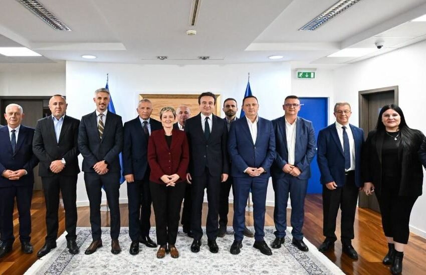  Kurti njofton se është arritur marrëveshja për “Koalicionin Shqiptar” për zgjedhjet në Serbi