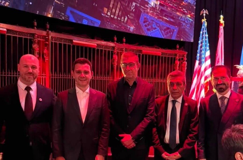  Mickoski në mesin e shqiptarëve në Nju Jork – i pranishëm në Galën Shqiptaro-Amerikane, sëbashku me Izet Mexhitin