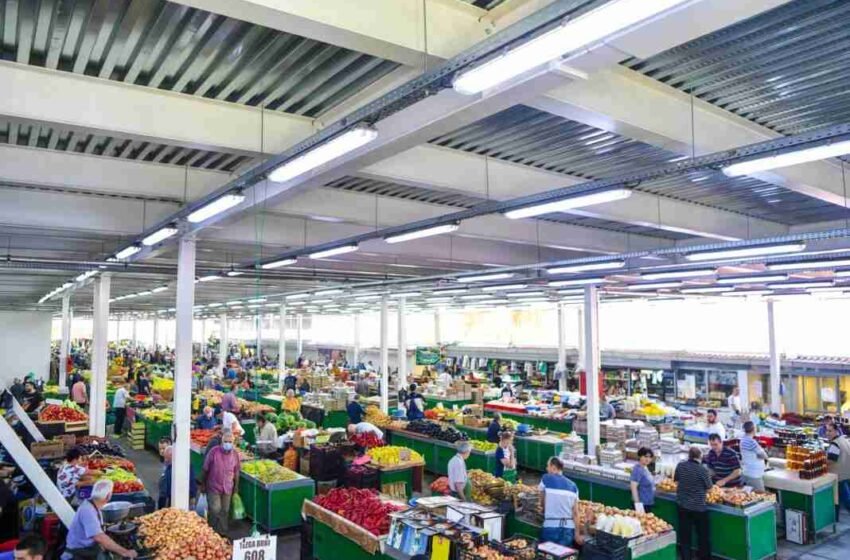  Goditen shitësit ilegalë në Shkup, sekuestrohen 500 kg ushqime