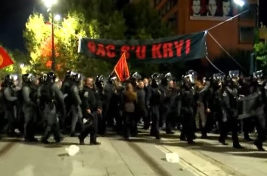  12 persona kanë kërkuar ndihmë mjekësore, njëri prej tyre polic