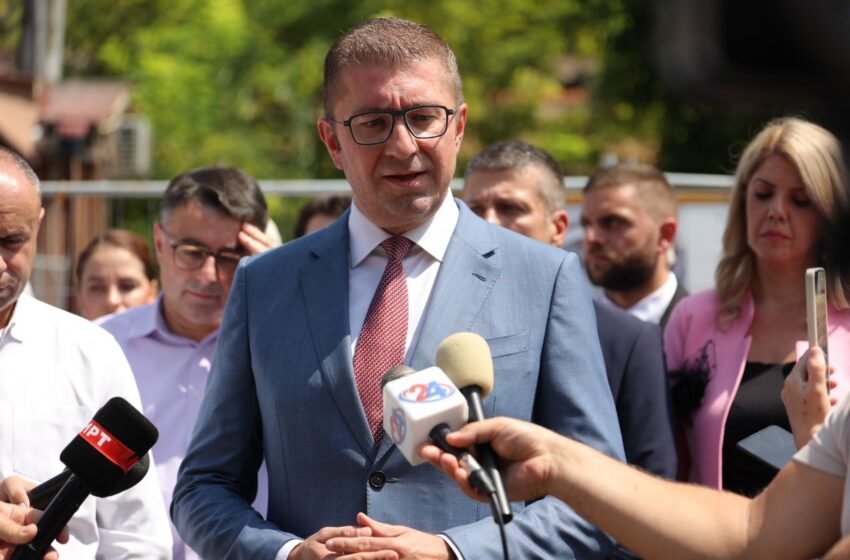  Mickoski studentëve: Udhëtoni, mësoni, por kthehuni në Maqedoni