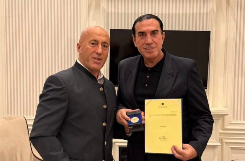  Ramush Haradinaj nderon Enver Idrizin me medaljen Me besim në Zot, Atdhe e Shtet