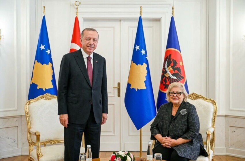  Erdogan uron Justina Shiroka Pulën për marrjen e detyrës si presidente e Kosovës