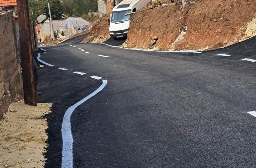  Luboten, banorët nuk presin komunën, asfaltojnë vetë rrugën e fshatit