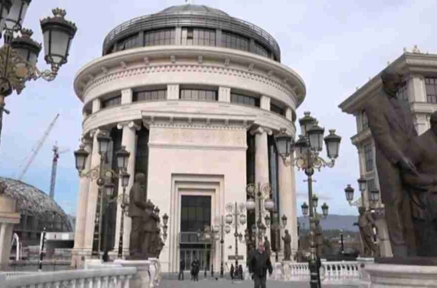  Prokuroria propozon masën e paraburgimit për një 20-vjeçar të dyshuar për krim kompjuterik në Tetovë