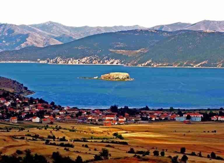  Prespa drejt UNESCO-s, Maqedonia e Veriut, Greqia dhe Shqipëria bashkojnë forcat