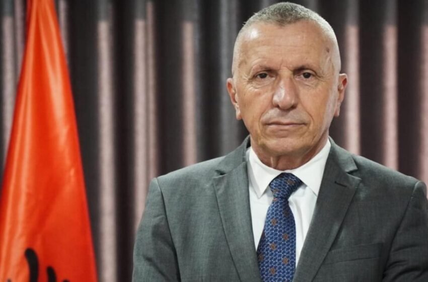  Kamberi: Vuçiqi po e zhvendos debatin nga të drejtat e shqiptarëve te akuzat për kërcënim ndaj Serbisë